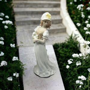 Vintage 'Gaylord George Good' Young Woman Girl Flower Prairie Cottage Figurine